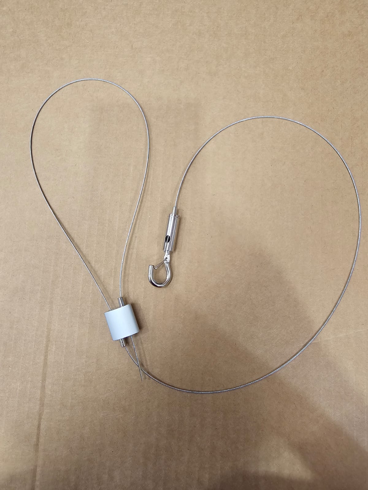 Adjustable Stainless Steel Wire Chain with Hook & Loop – 1m, 40KG Capacity